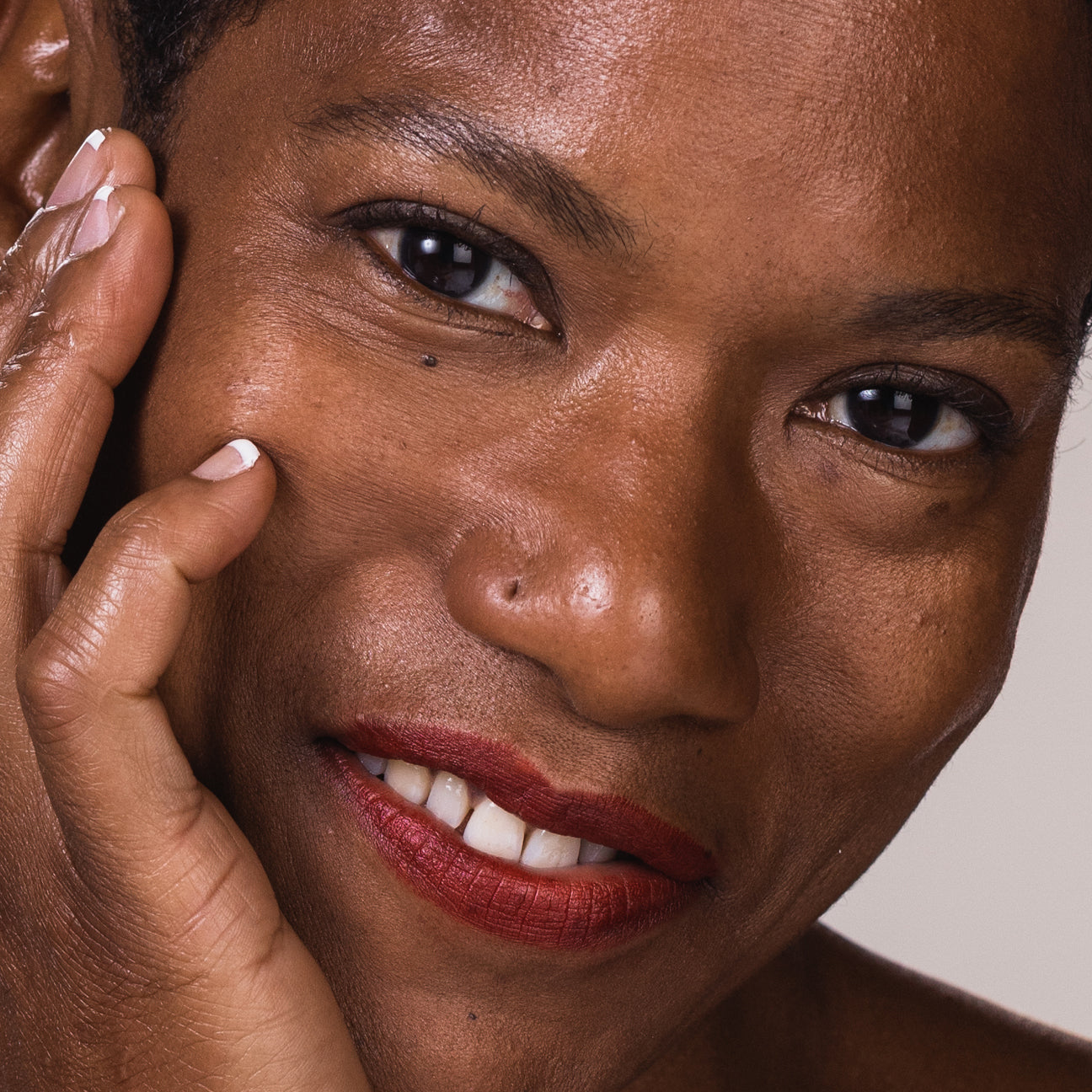 Muse - Sculpted Lipstick Baccara & Lip Gloss Thistle